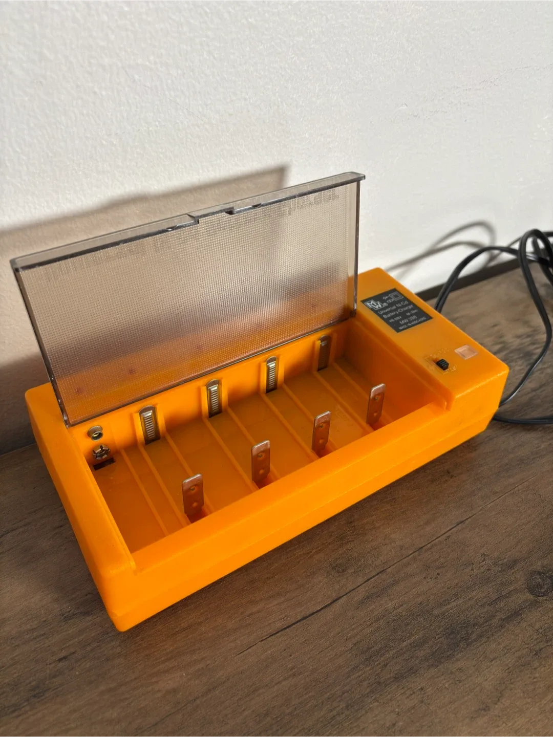 Vintage MW-398 Universal Ni-Cd Battery Charger - Must Go!