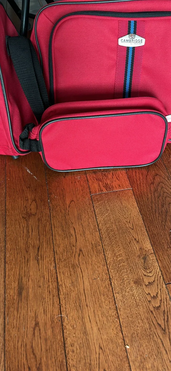 BN Cambridge Travelway Red Duffle Bags image indicator(3)