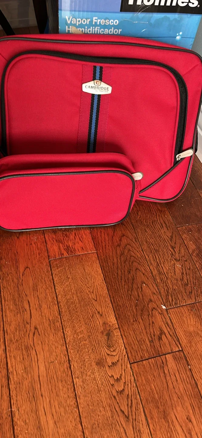 BN Cambridge Travelway Red Duffle Bags image indicator(2)