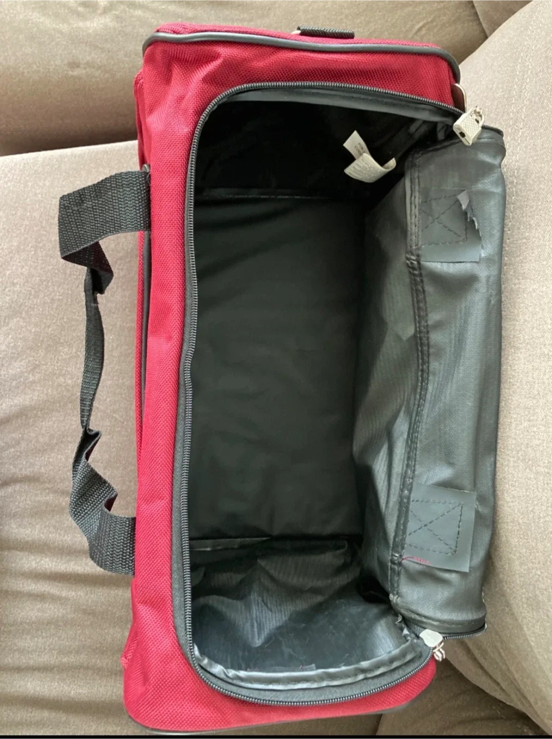 BN Cambridge Travelway Red Duffle Bags image indicator(5)