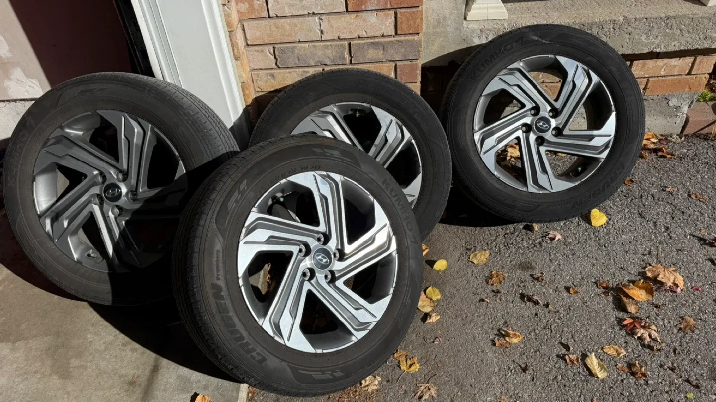 Hyundai 235/60R18 Tires & Rims - Set of 4 image indicator(5)