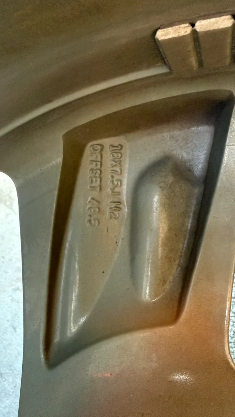 Hyundai 235/60R18 Tires & Rims - Set of 4 image indicator(6)