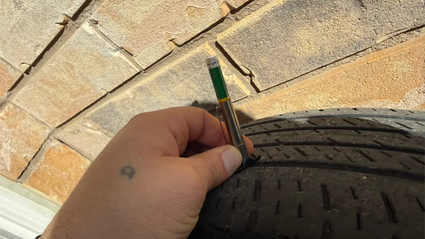 Hyundai 235/60R18 Tires & Rims - Set of 4 image indicator(8)