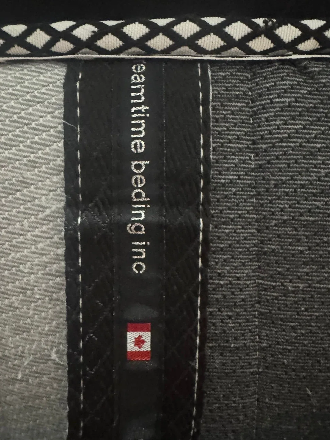 King size mattress (Dreamtime Bedding Inc). image indicator(4)