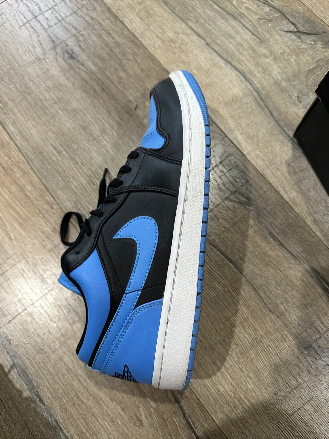 Air Jordan 1 Low Black/Blue - Size 9 image indicator(4)