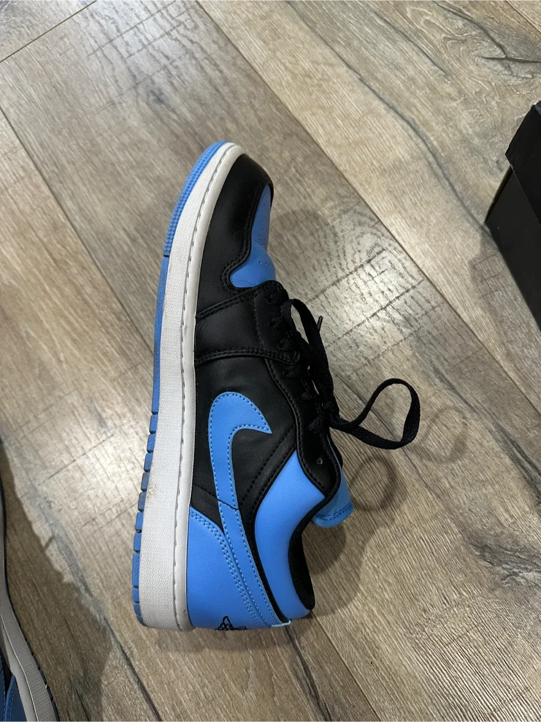 Air Jordan 1 Low Black/Blue - Size 9 image indicator(3)