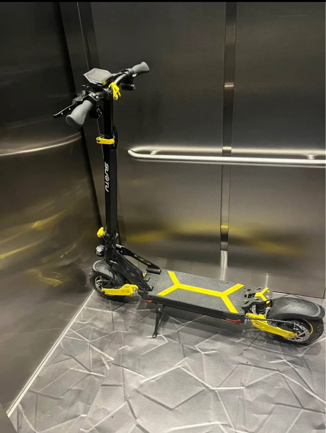 Suotu Electric Scooter - Black & Yellow