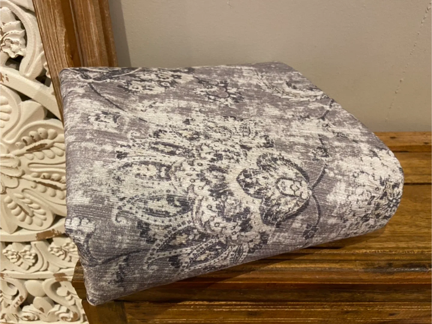 New 5’ Round Area Rug Washable Distressed Grey image indicator(7)