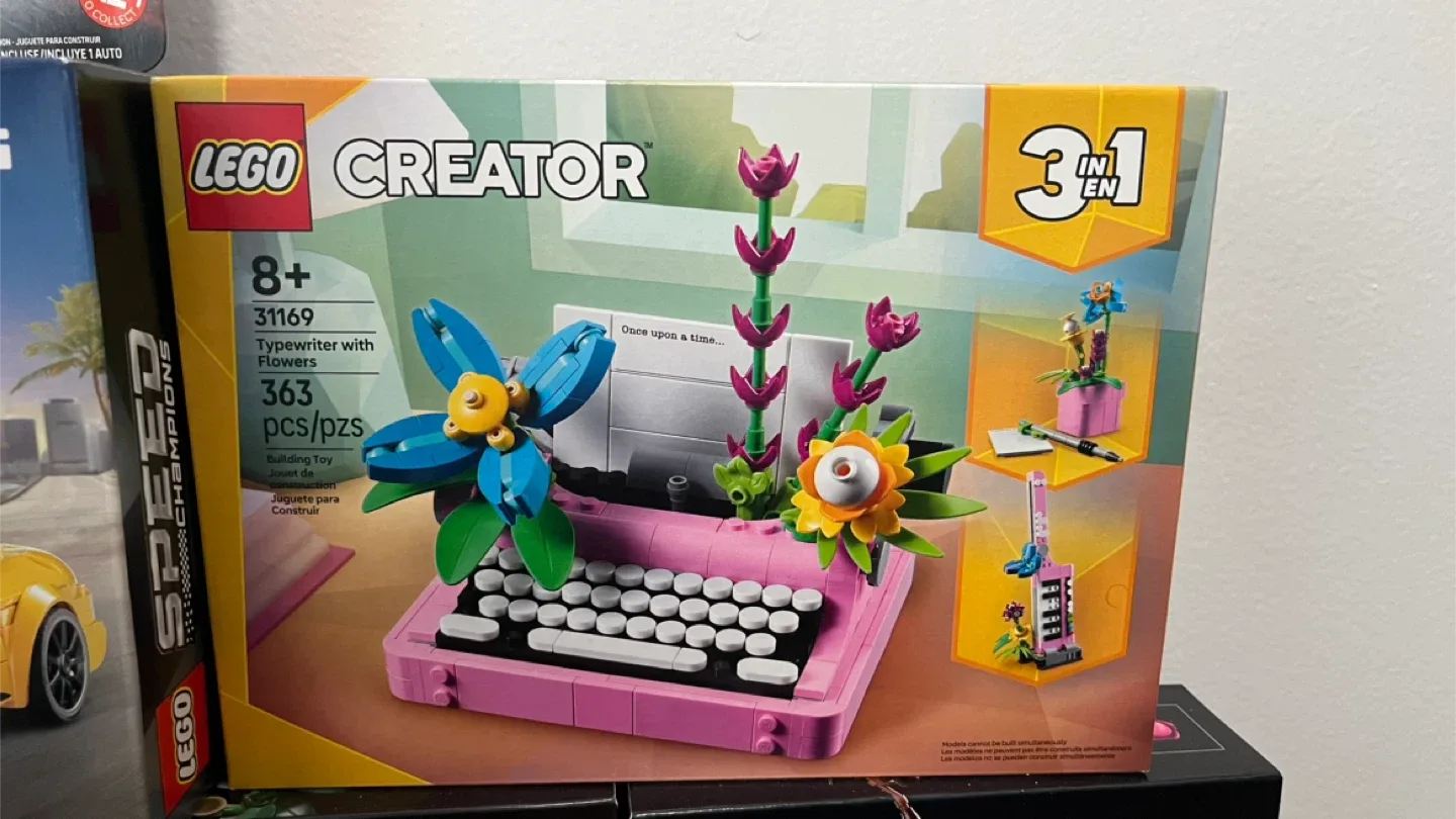 LEGO Creator Typewriter with Flowers