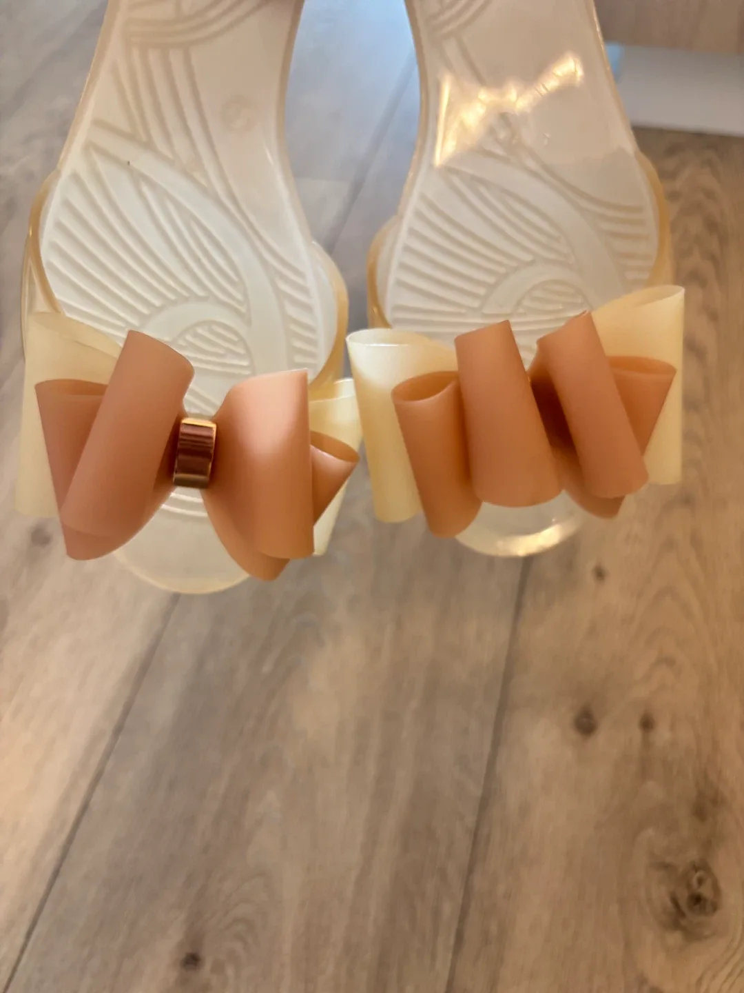 Melissa Clear Jelly Flats with Bows, Size 7.5 image indicator(3)