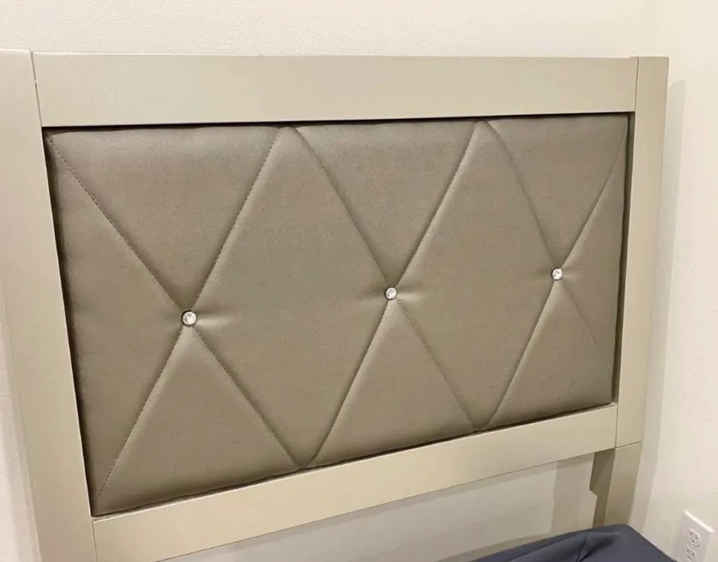 Upholstered Headboard image indicator(2)