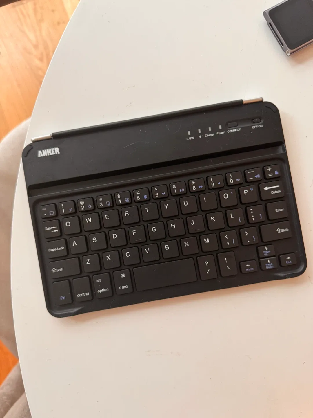 Anker Bluetooth Keyboard w charger