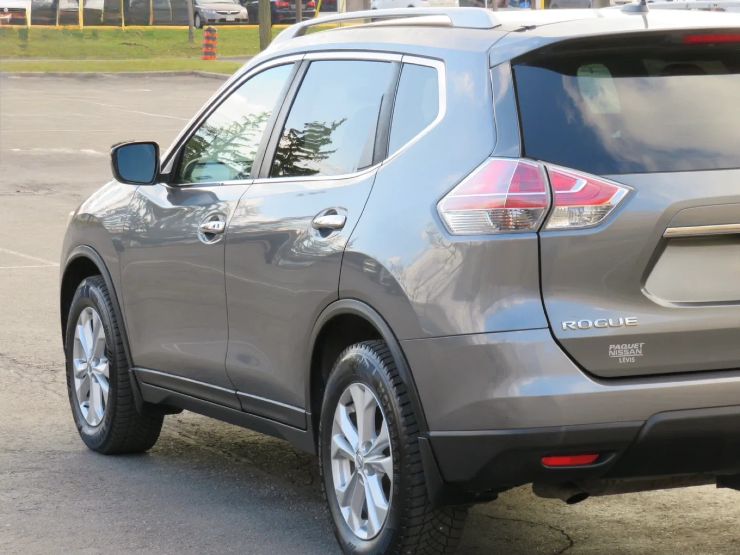 2016 Nissan Rogue SUV image indicator(4)