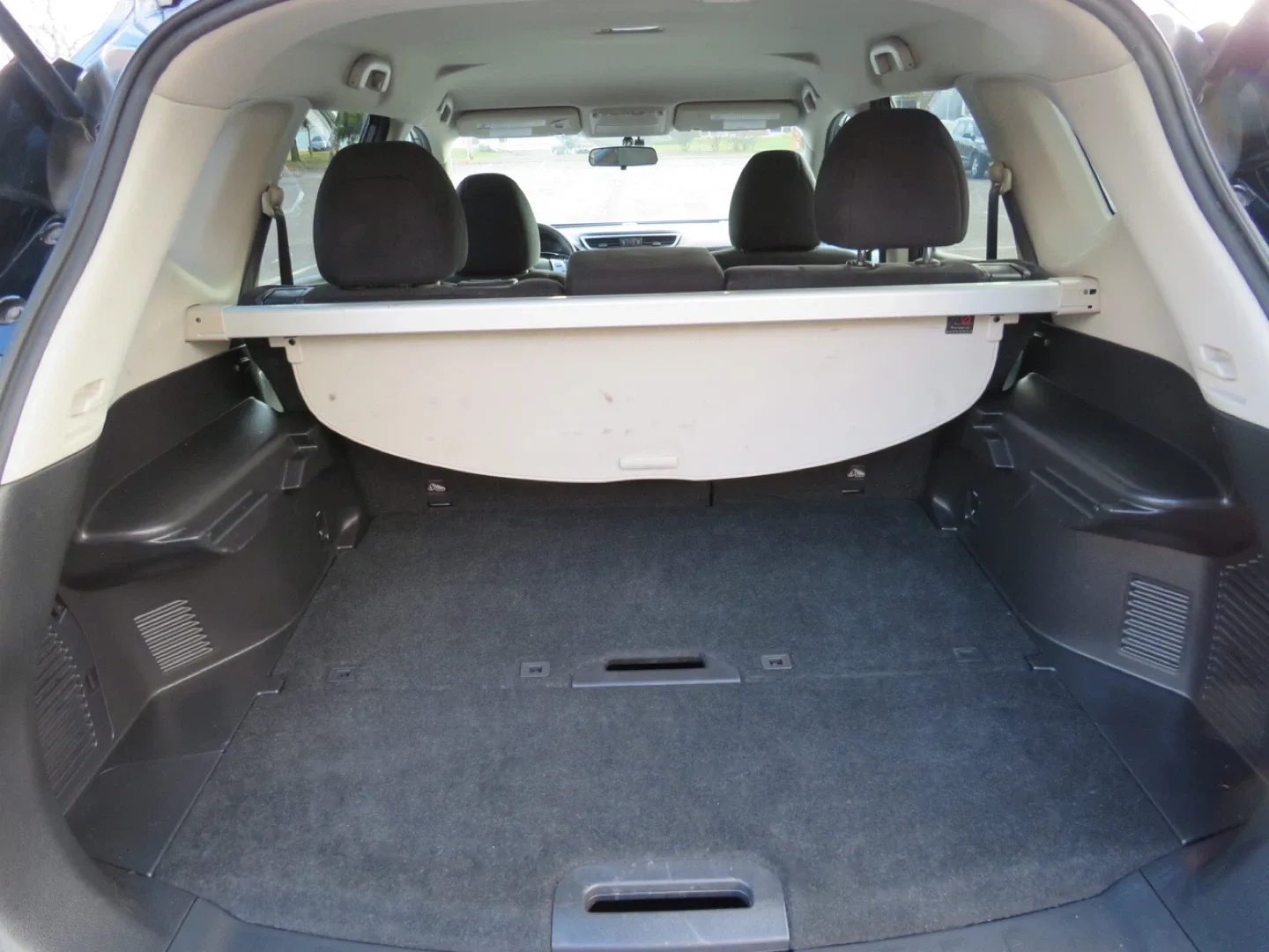 2016 Nissan Rogue SUV image indicator(10)