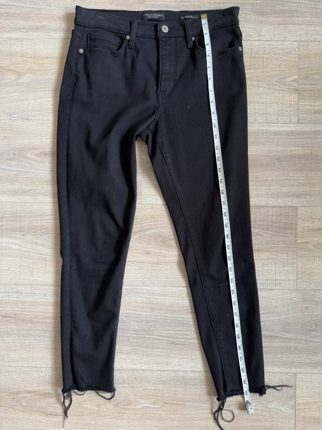 Banana Republic Black Mid-Rise Skinny Jeans - Size 29 image indicator(5)