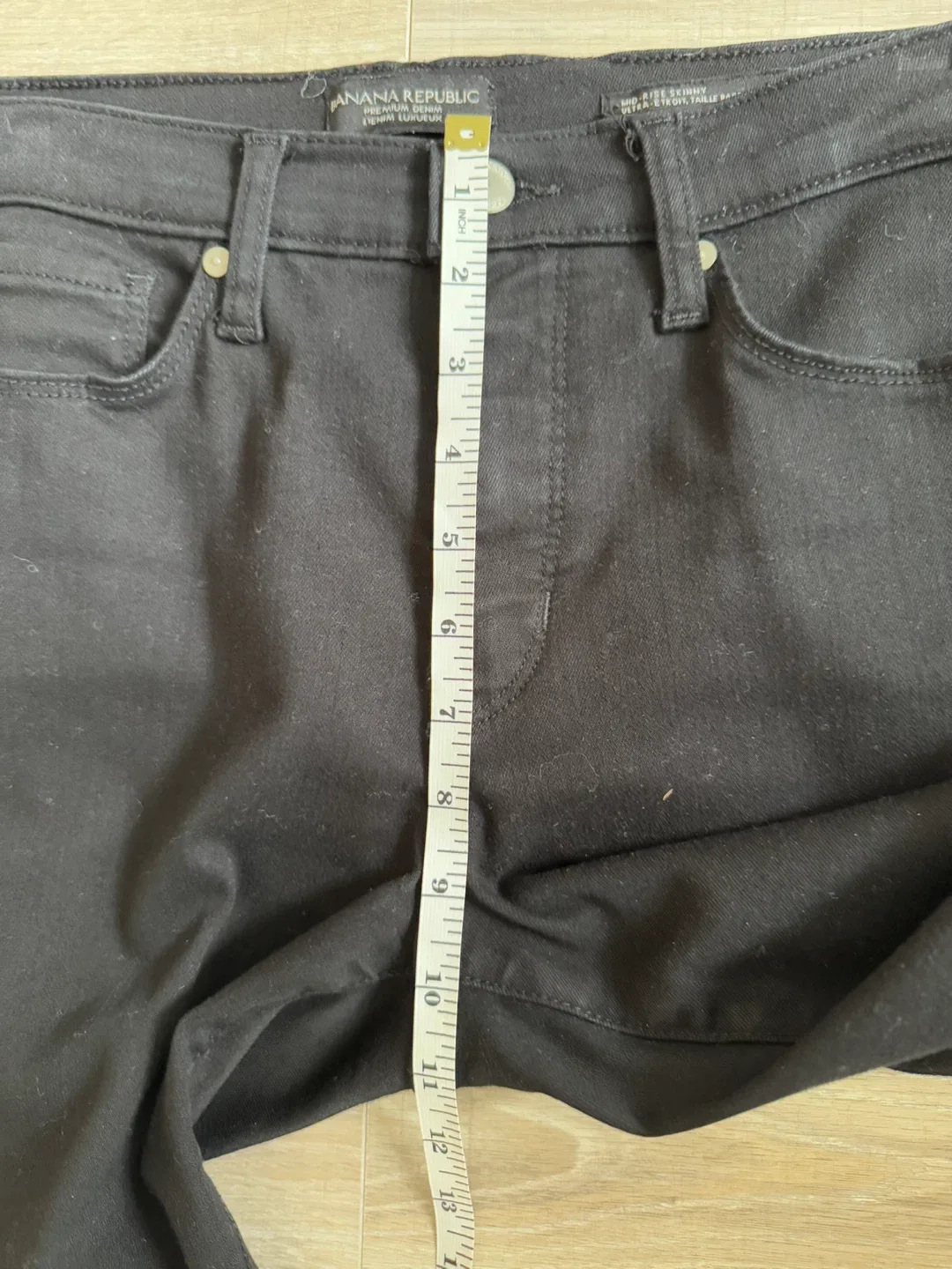 Banana Republic Black Mid-Rise Skinny Jeans - Size 29 image indicator(4)