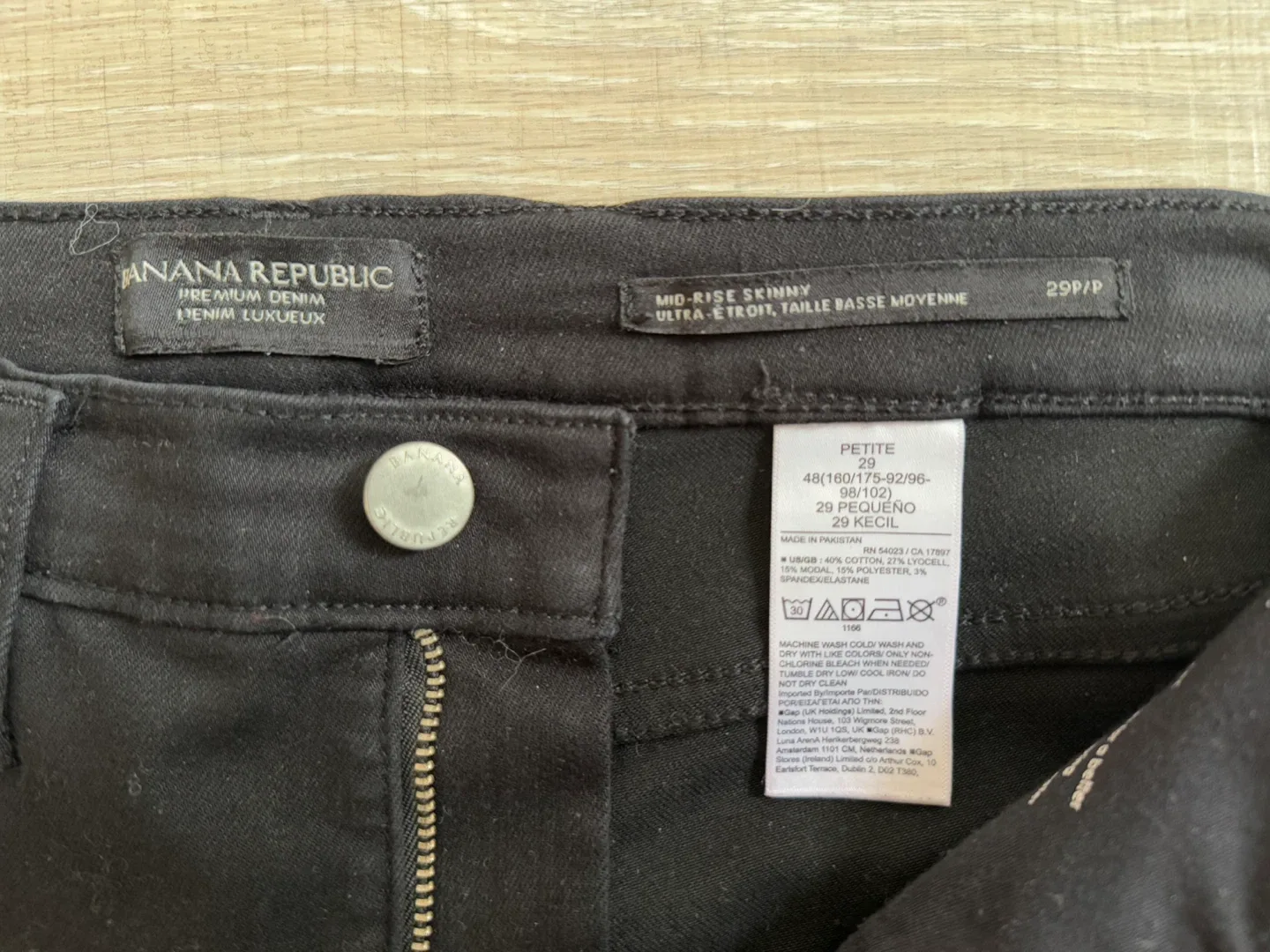 Banana Republic Black Mid-Rise Skinny Jeans - Size 29 image indicator(3)