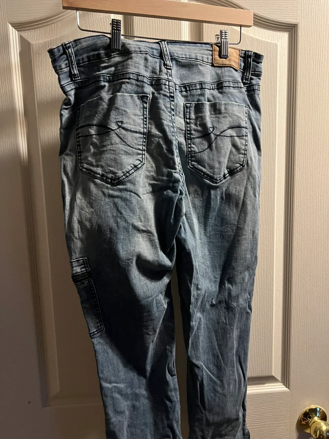 DKNY jeans image indicator(2)