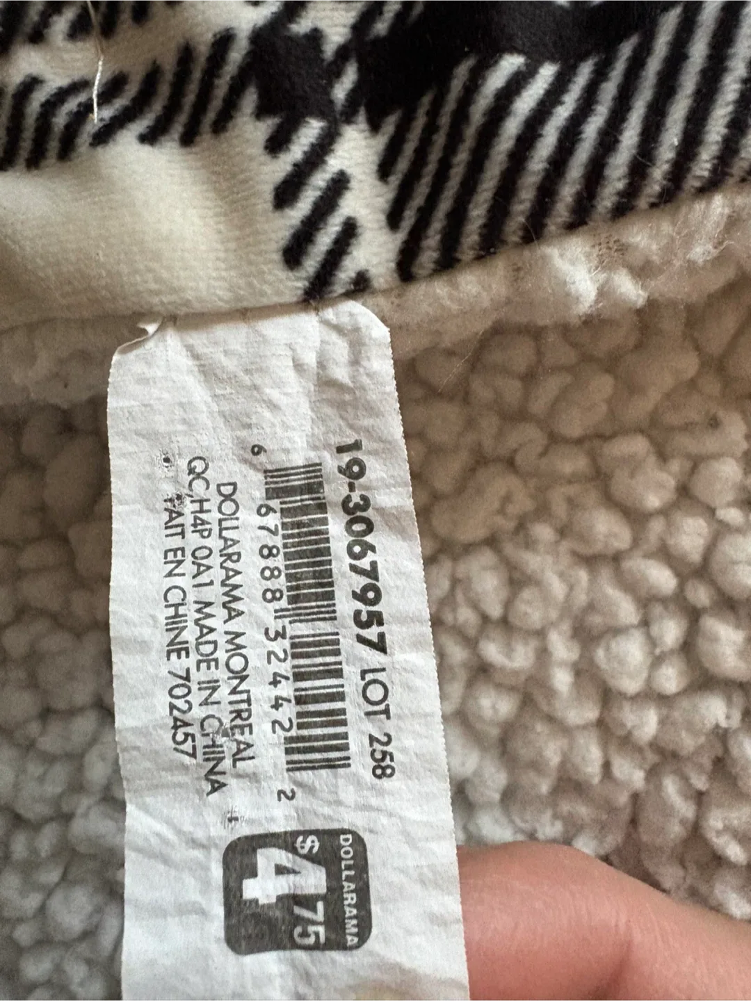 Dollarama Plaid Throw Blanket 2*3ft