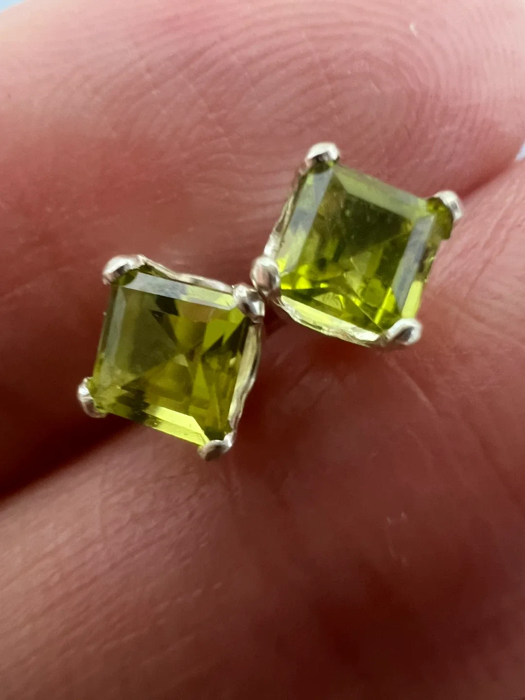 Sterling Silver Peridot Stud Earrings image indicator(6)