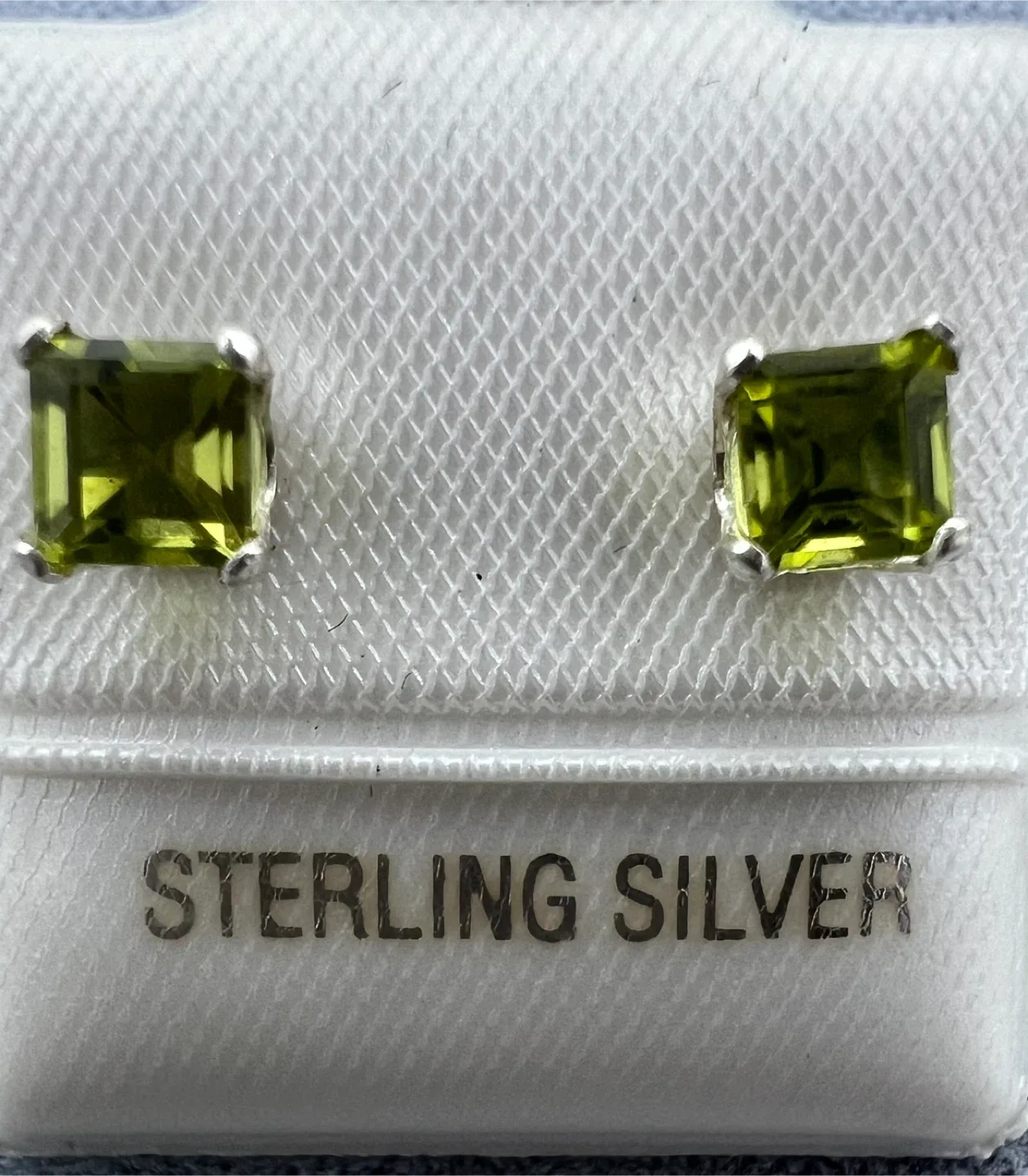 Sterling Silver Peridot Stud Earrings image indicator(2)