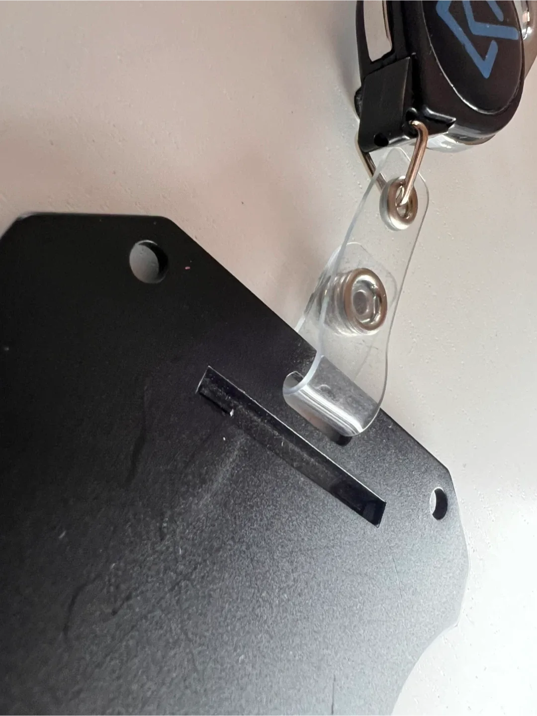 Black Badge Holder with Retractable Reel image indicator(4)