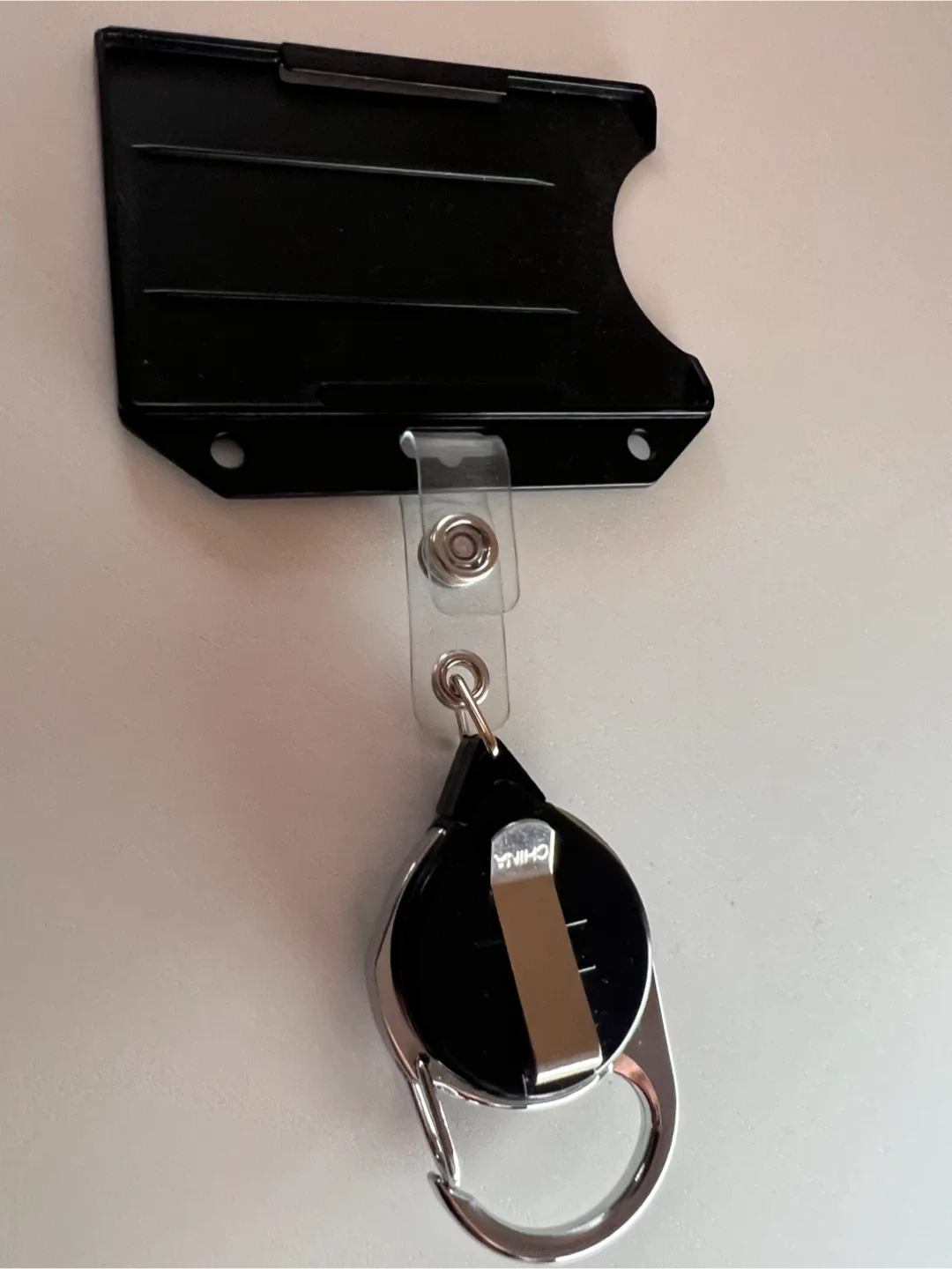 Black Badge Holder with Retractable Reel image indicator(3)