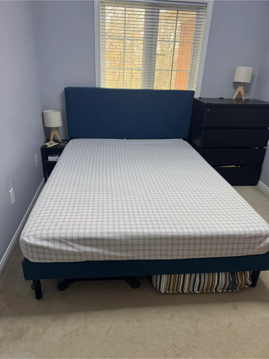 Upholstered queen Bed frame- Mollbly