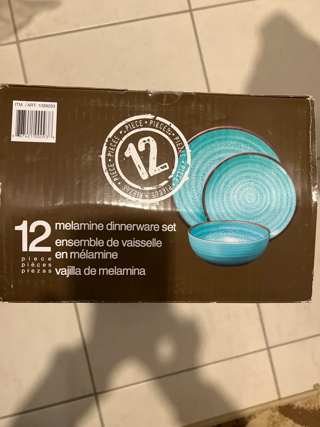 12-Piece Melamine Dinnerware Set - New in Box! image indicator(3)