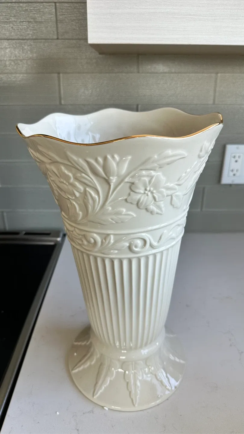 Lenox Vase - Ivory with Gold Trim