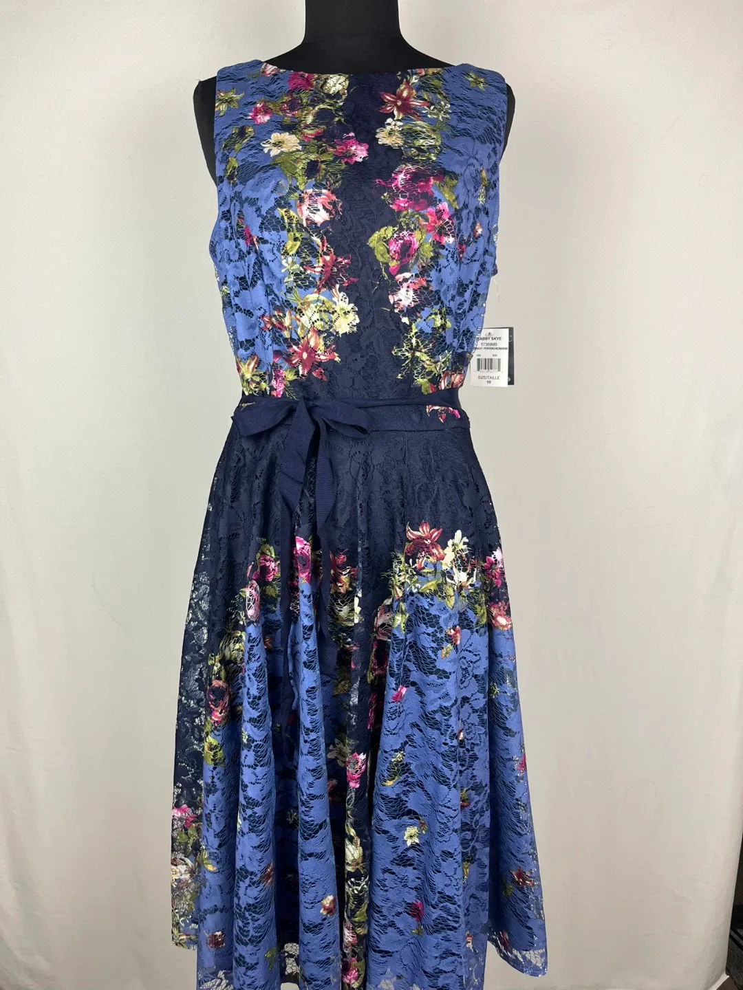 Gabby Skye Floral Lace Dress - Size 10