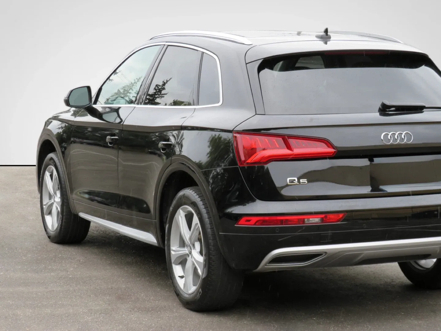 2020 Audi Q5 Black SUV image indicator(4)