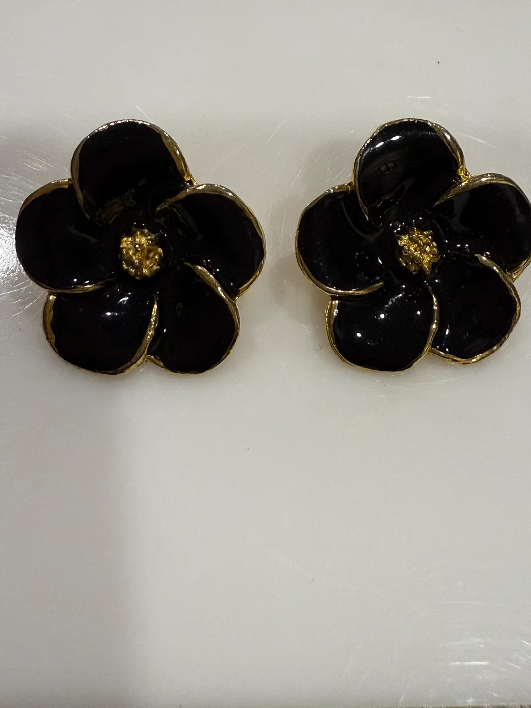 Black Flower Earrings image indicator(2)