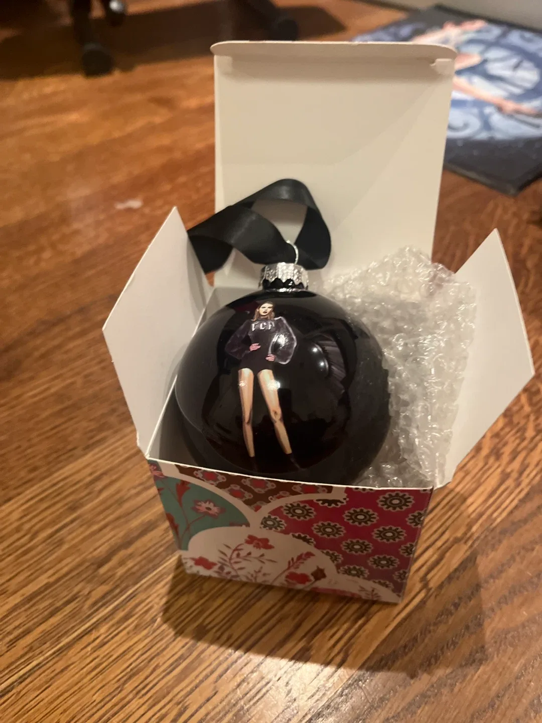 Taylor Swift tree ornaments image indicator(2)