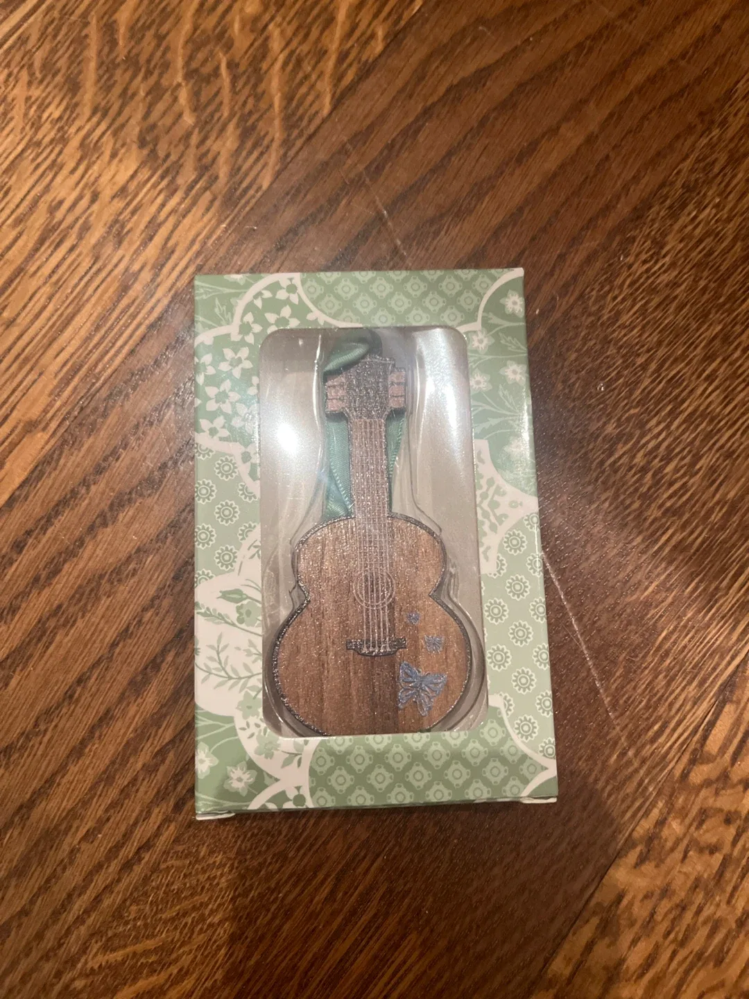 Taylor Swift tree ornaments image indicator(4)