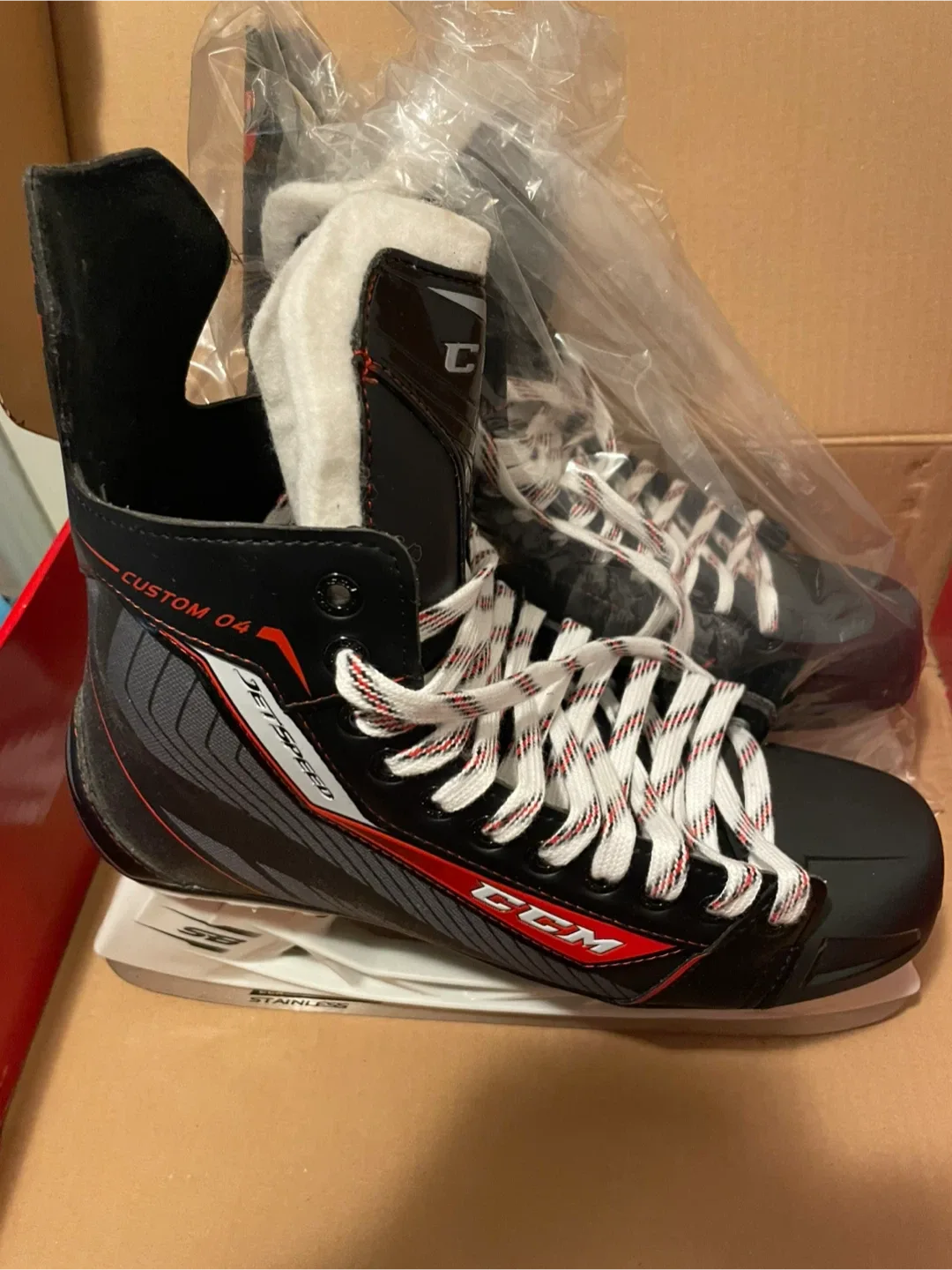 Men’s ice skates