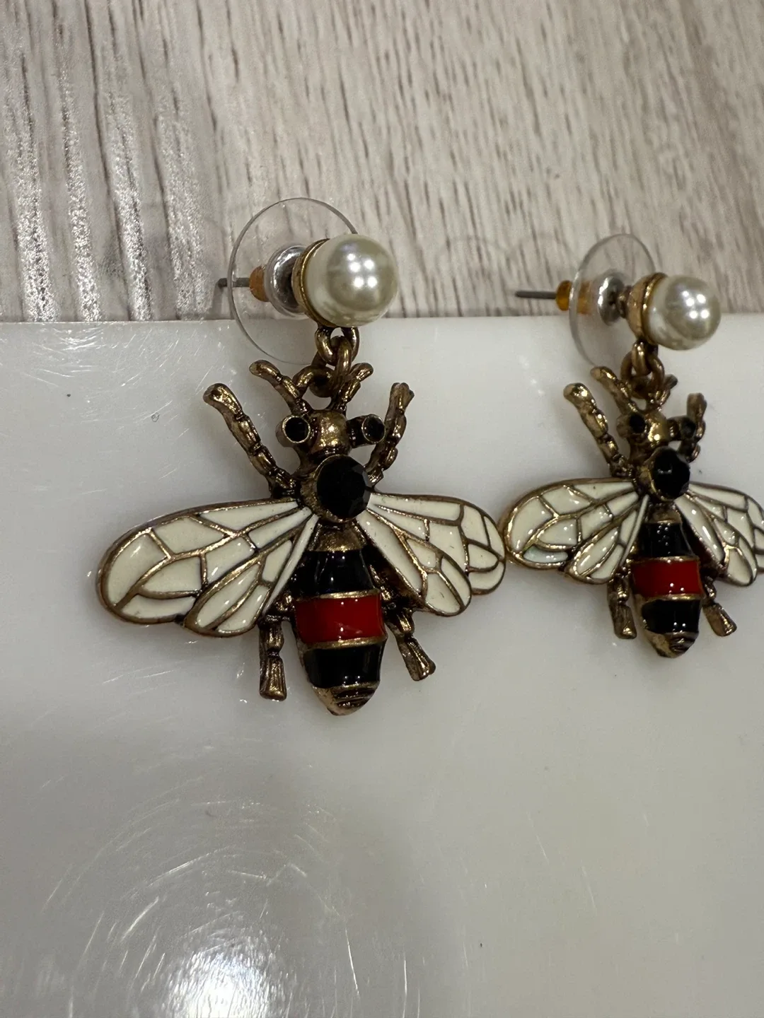 Bee Design Earrings image indicator(3)