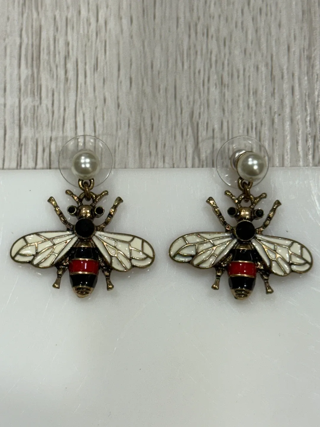 Bee Design Earrings image indicator(6)