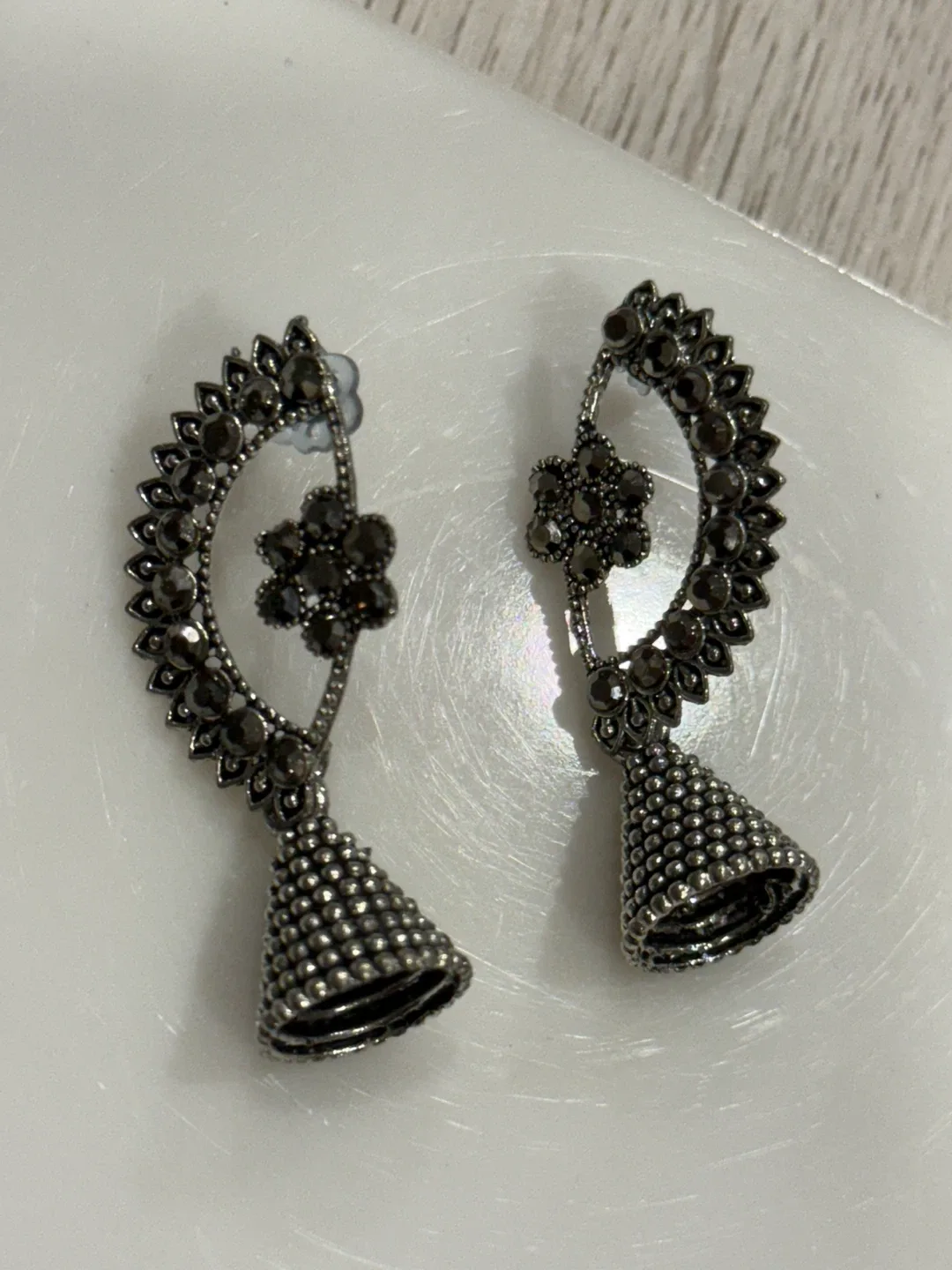Fashionable silver-tone dangle earrings image indicator(3)