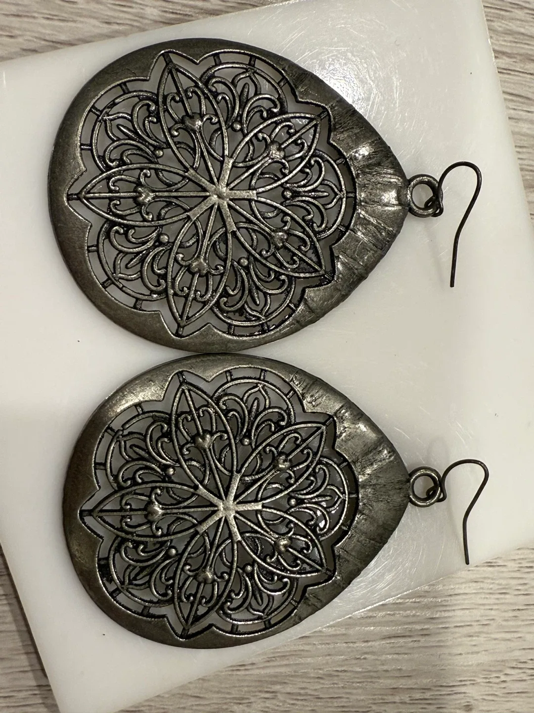 Silver Teardrop Dangle Earrings image indicator(4)