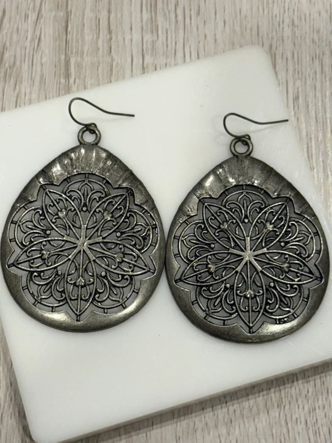 Silver Teardrop Dangle Earrings image indicator(2)