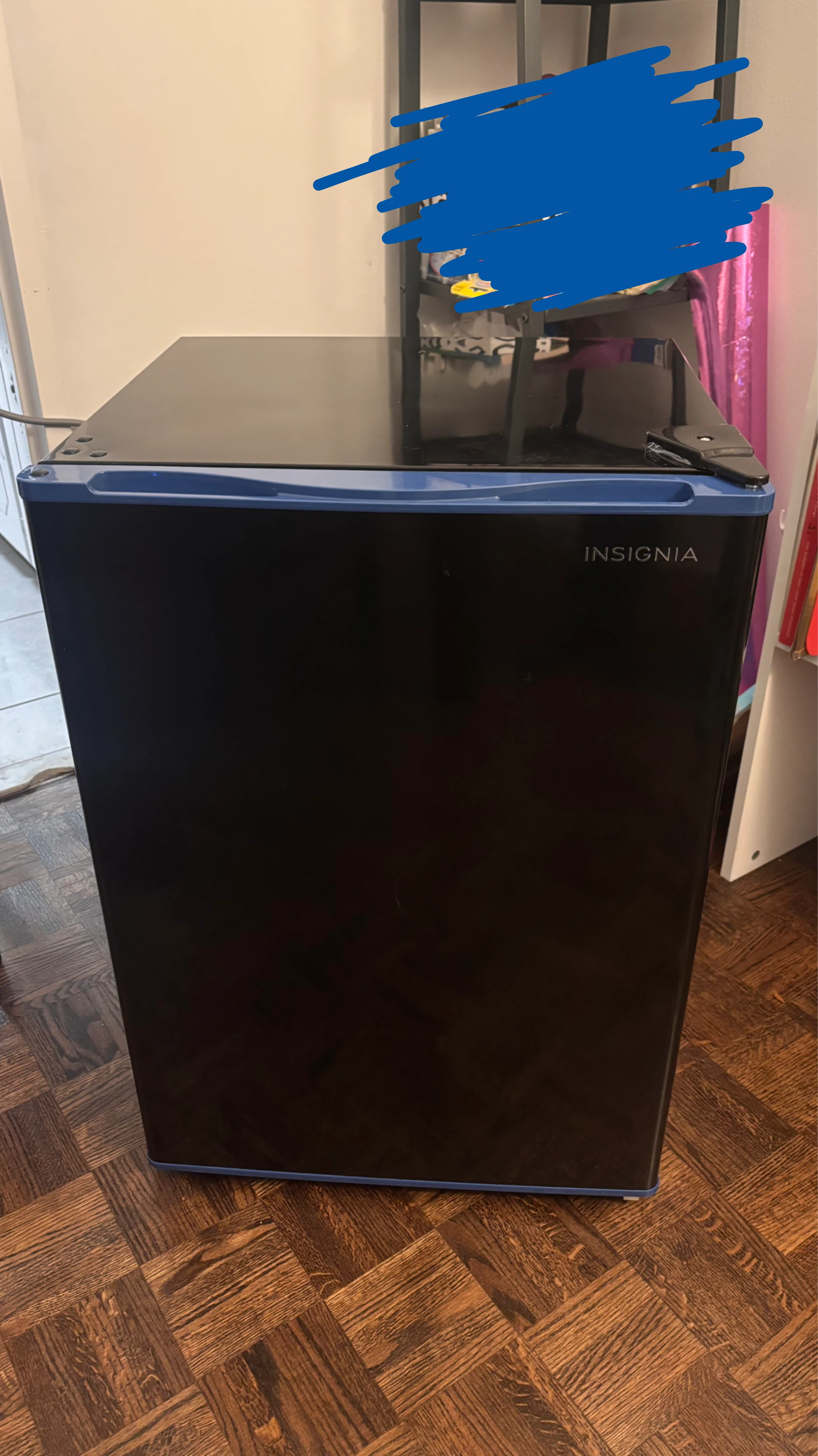 Insignia Compact Mini Fridge - Black