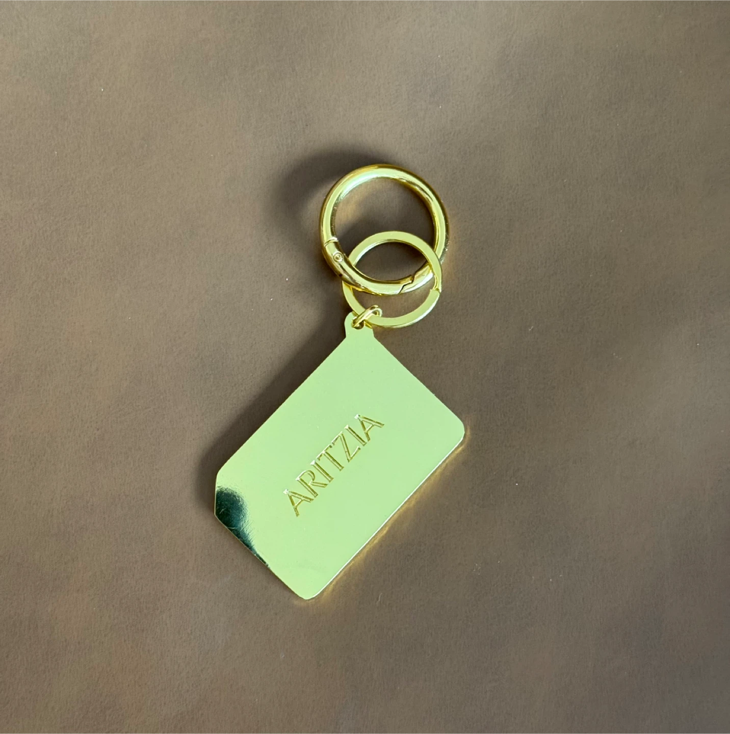 Aritzia Metrocard Gold Keychain - photo 3