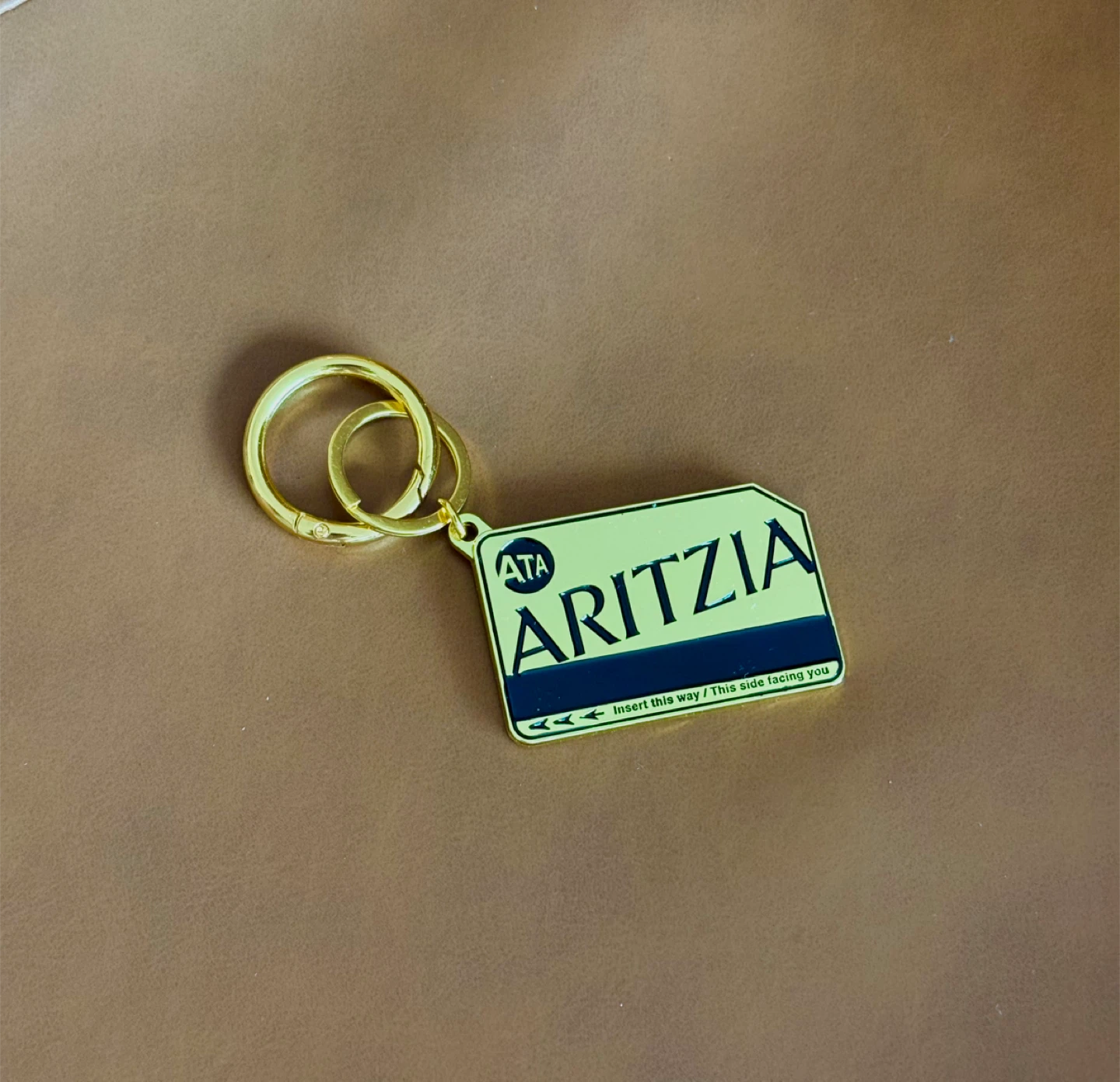 Aritzia Metrocard Gold Keychain - photo 2