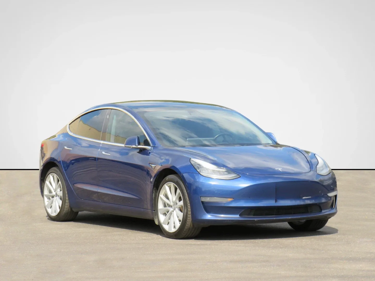 2020 Blue Tesla Model 3 image indicator(2)