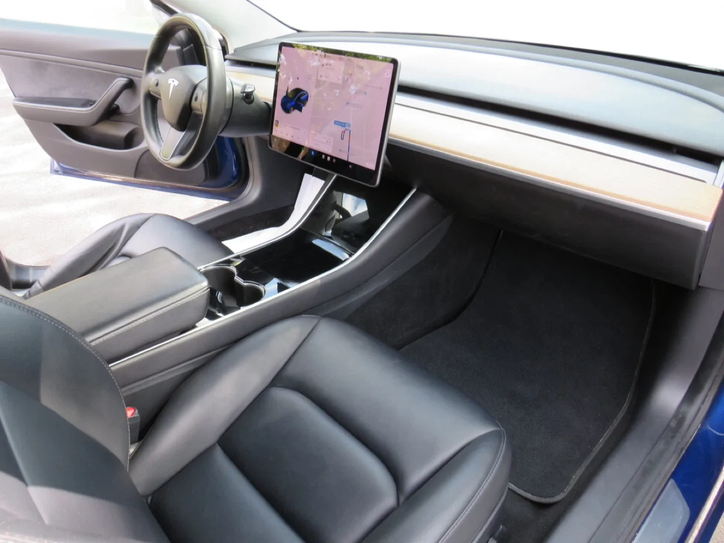 2020 Blue Tesla Model 3 image indicator(9)