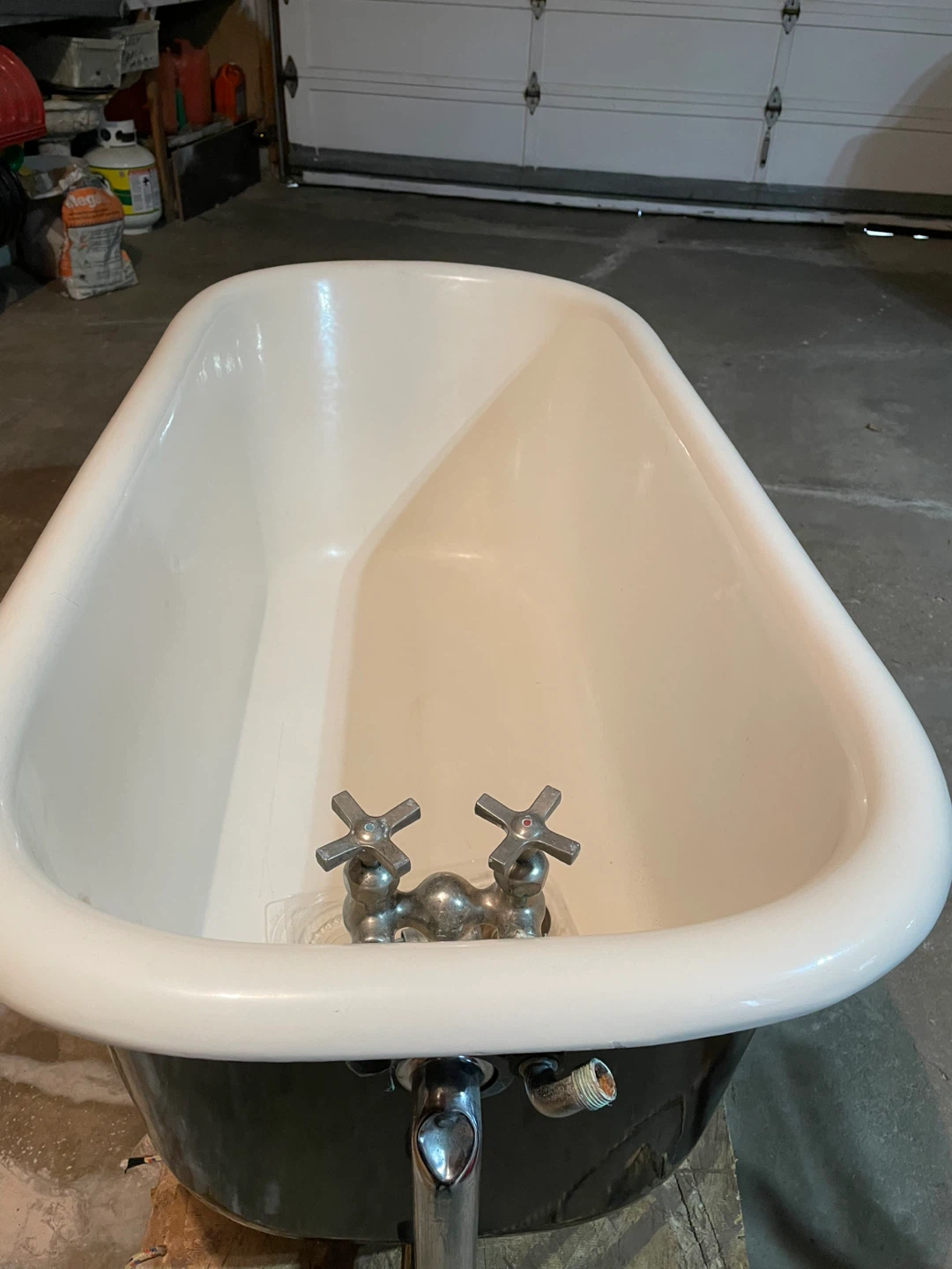 Vintage Clawfoot Bathtub - photo 2