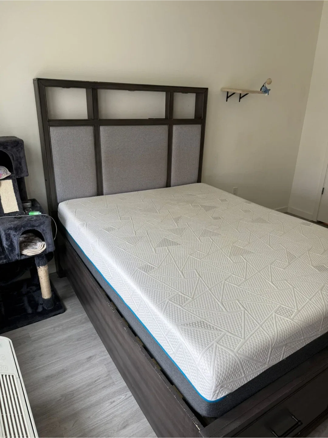 Queen Size Mattress and Frame image indicator(2)