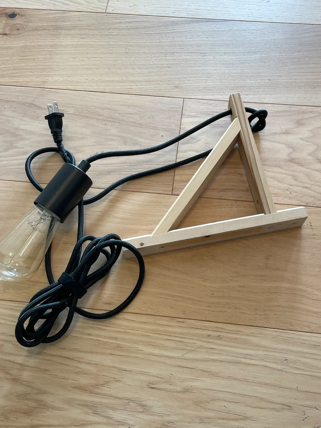 Hanging pendant black with triangle wall mount