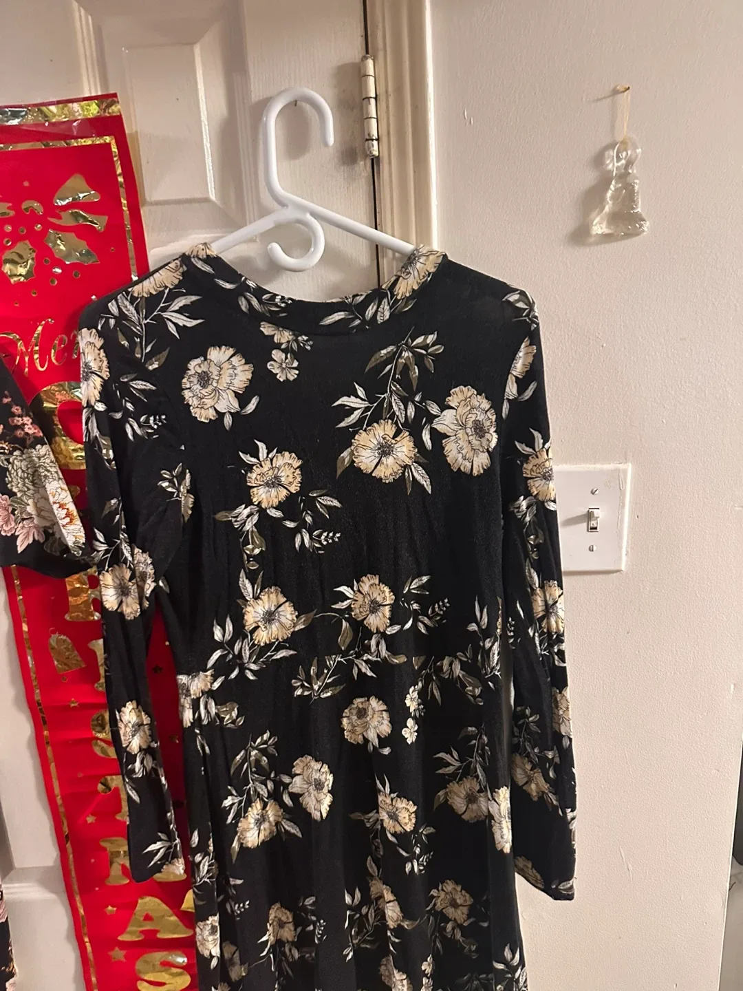 Assorted Women's Dresses image indicator(3)